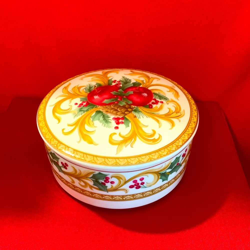 HOLIDAY CERAMIC BOWL& LID BY MIKASA